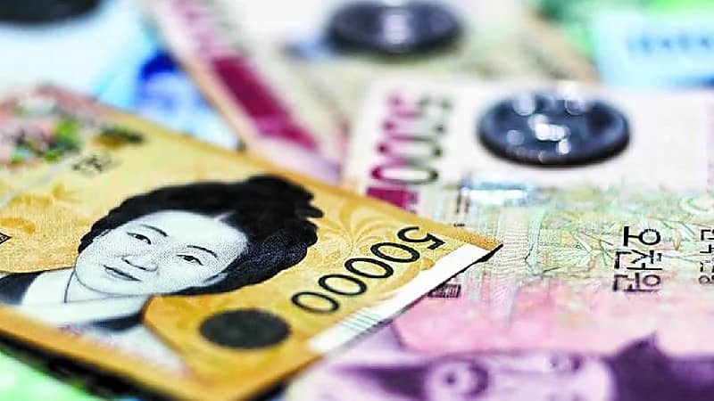 رفع سعر الفائدة يضرب الين الياباني في مقتل