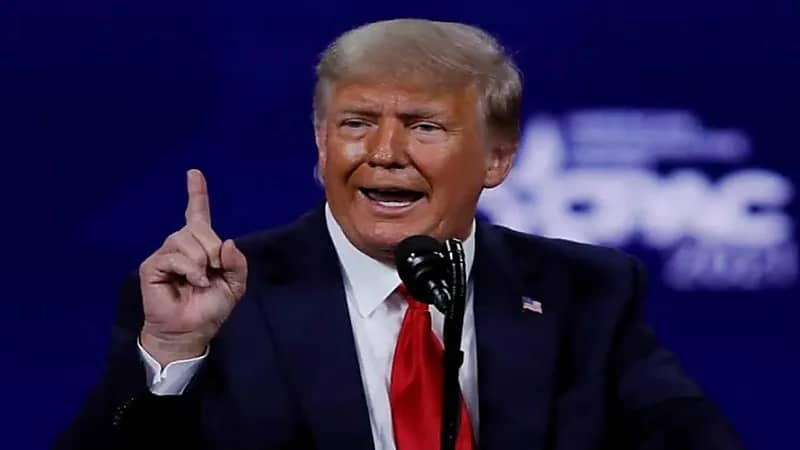 ترامب يحاول إعادة حسابه بـ "تويتر"