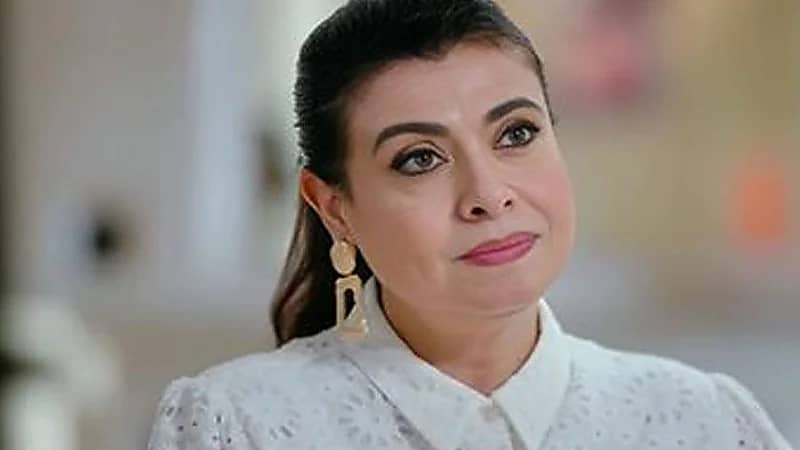 نشوى مصطفى: نمت في قبر زوجي قبل دفنه لأطمئن عليه