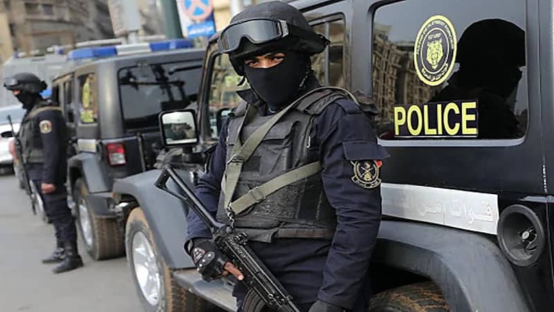"الداخلية المصرية" تكشف ملابسات ظهور شخص عاري داخل مدرسة