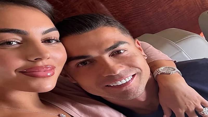 رونالدو وجورجينا يخطفان الأنظار بصورة رومانسية حديثة .. صورة