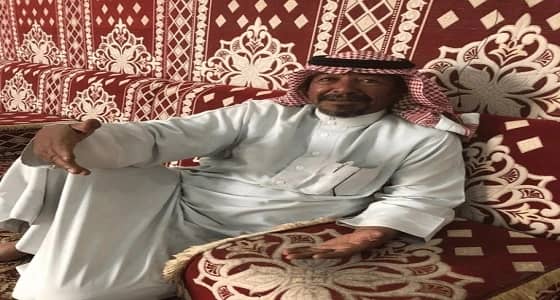 بالصور.. معالج شعبي يكشف كيفية علاج الجلطات بـ " الفصد "