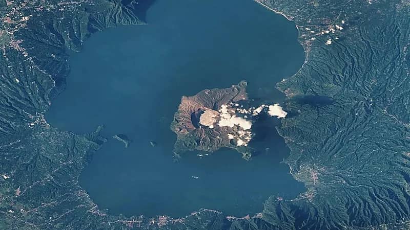 رائد فضاء إماراتي يرصد كارثة على وشك الحدوث