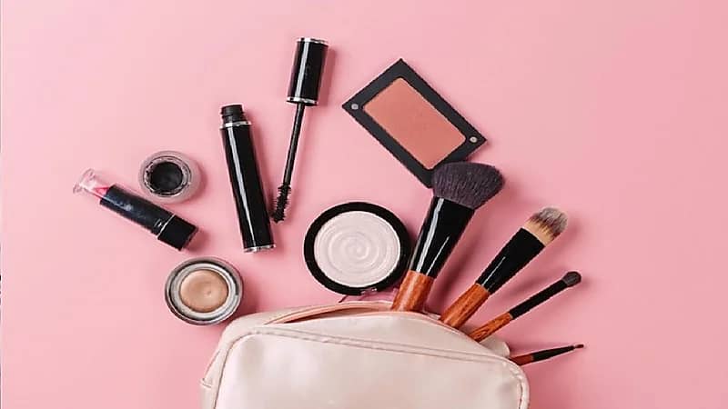 بالفيديو .. "الغذاء والدواء": تساقط الشعر من أعراض مستحضرات التجميل المغشوشة