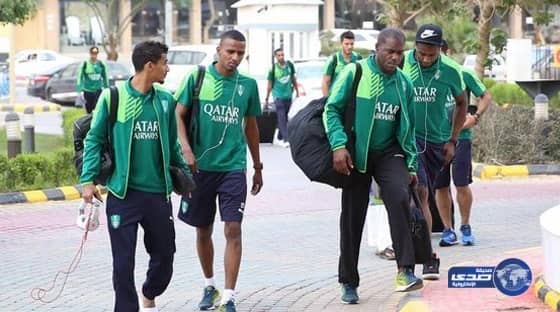 بالفيديو و الصور .. سقوط سيارة "جيب" في بحيرة بجدة ونجاة قائدها