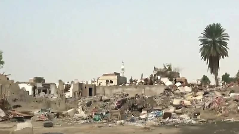 إعادة إلزام العاملين والزائرين للمنشآت والمراكز التجارية بالكمامة والتباعد