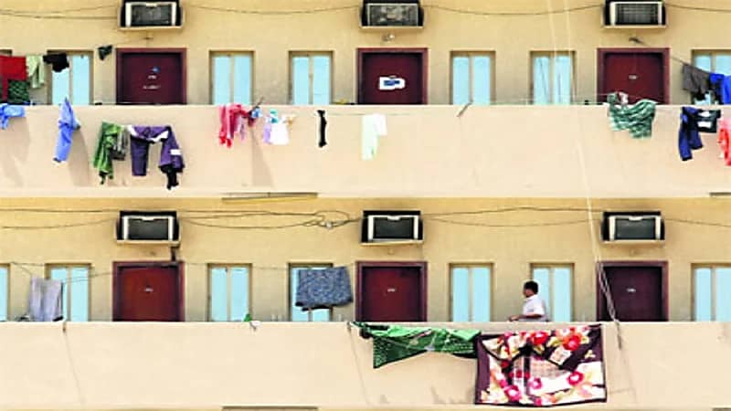 شاهد.. المطرب المعتزل أدهم النابلسي يؤذن لصلاة الجمعة