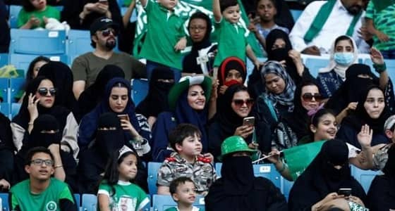 استحداث وظائف نسائية بالملاعب مع بداية دخول العائلات للمباريات