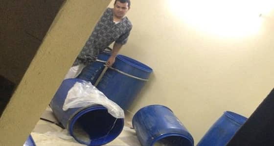 بالصور.. شرطة محايل تضبط مصنعًا للخمور