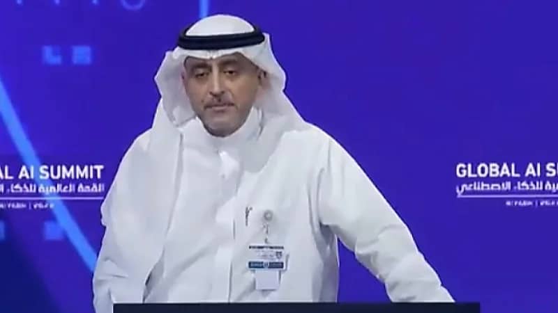 الراجحي: إنشاء محطات في المتاجر لفحص العيون عن طريق الذكاء الاصطناعي (فيديو)