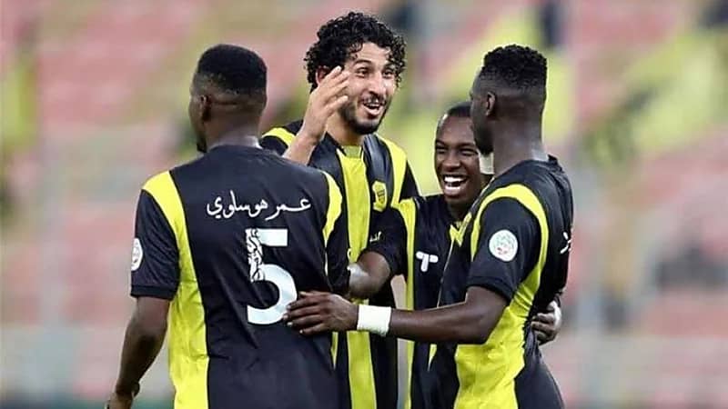 كاريلي يفاضل بين لاعبين لمجاورة أحمد حجازي أمام ضمك