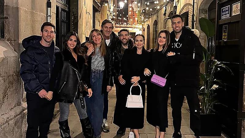 بالفيديو والصور.. زوجة ميسي تثير الجدل وتحيي آمال جماهير برشلونة