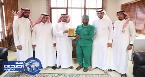 وكالة المسجد النبوي تكرم أقدم عامل سقيا
