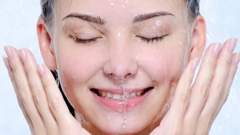خطوات الحصول على بشرة مشرقة ونظيفة