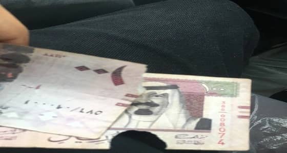 بالصور.. فئران تلتهم مبالغ نقدية بعدد من صرافات جازان