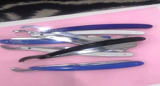 بالصور.. إغلاق مركز تسوق وصالون حلاقة غرب الدمام