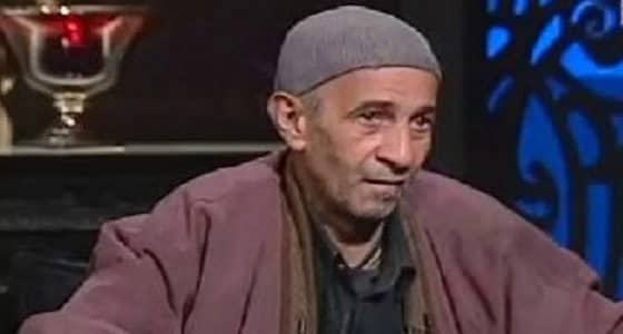 " عامل نظافة " يتحدث عدة لغات وقرأ 4 آلاف كتابا