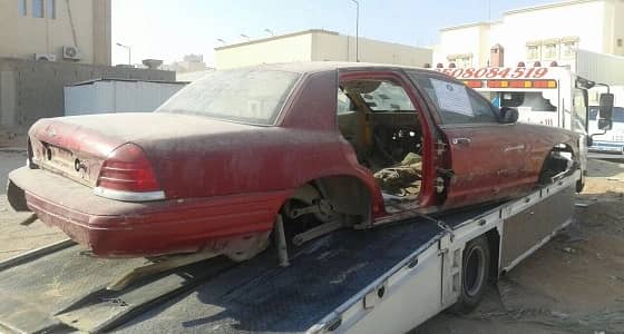 بالصور.. أمانة الرياض تواصل رفع السيارات التالفة حفاظا على نظافة المدينة