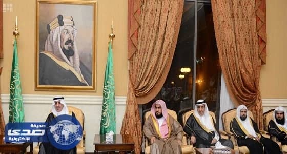 بالصور..أمير تبوك يلتقي أهالي المنطقة خلال جلسته الأسبوعية