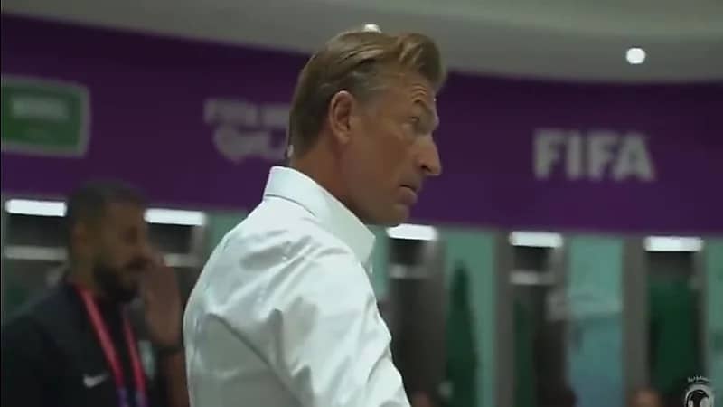 فيديو لصراخ "رينارد" على لاعبي الأخضر في غرفة الملابس بين الشوطين