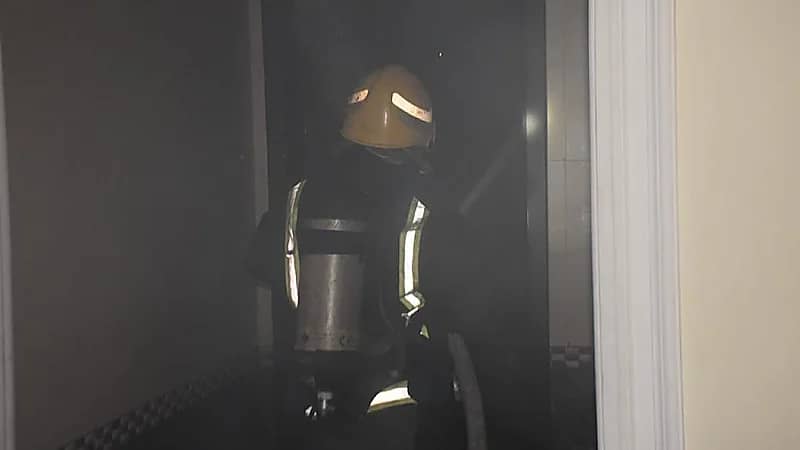 الدفاع المدني: إخماد حريق في شقة سكنية بحي النسيم