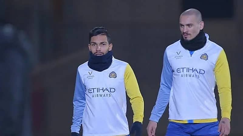 بيتروس يدعم مايكون في حربه ضد النصر