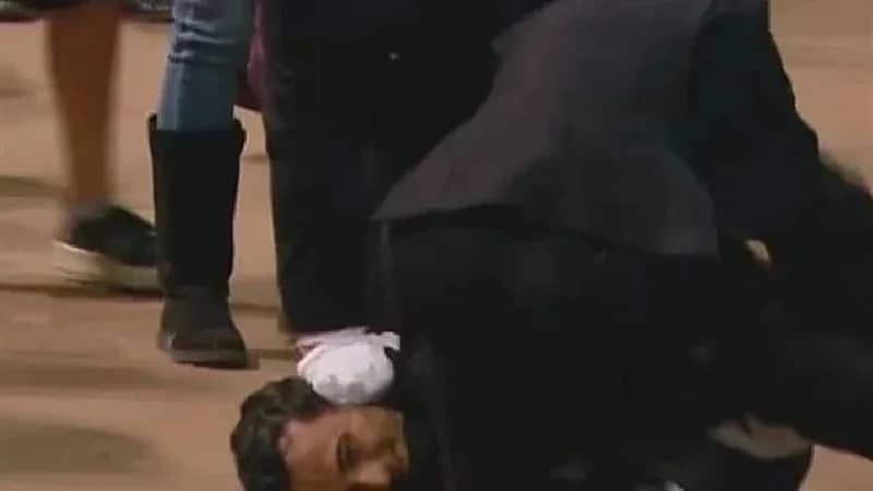 اعترافات الشاب الذي حاول انتزاع العلم الملكي من على نعش الملكة إليزابيث