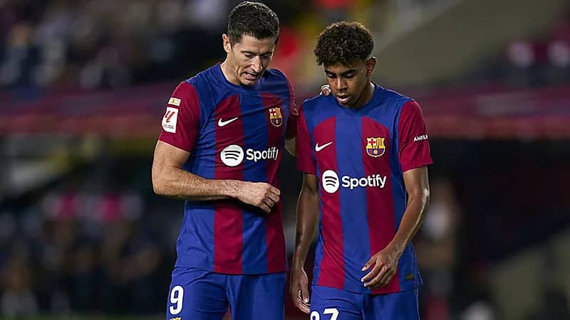 ليفاندوفسكي يعلق على مشادته مع لامين يامال