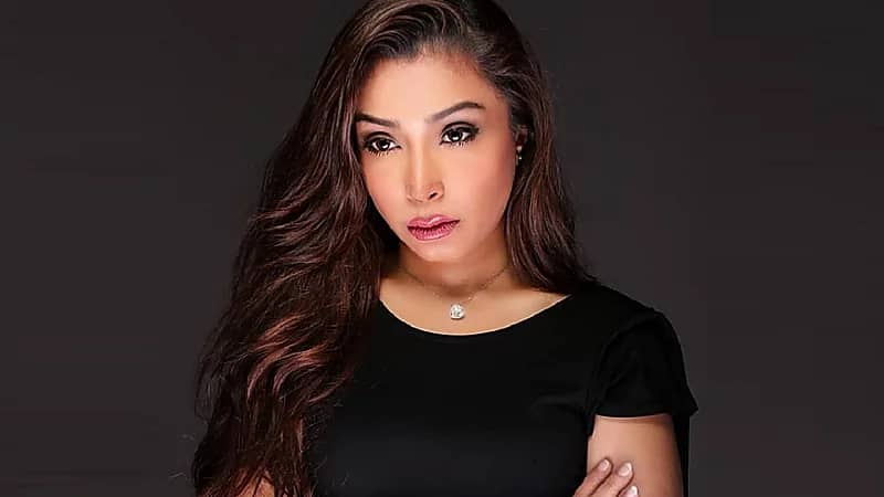 أبرار الكويتية تدخل في نوبة بكاء في وداع مشاري البلام