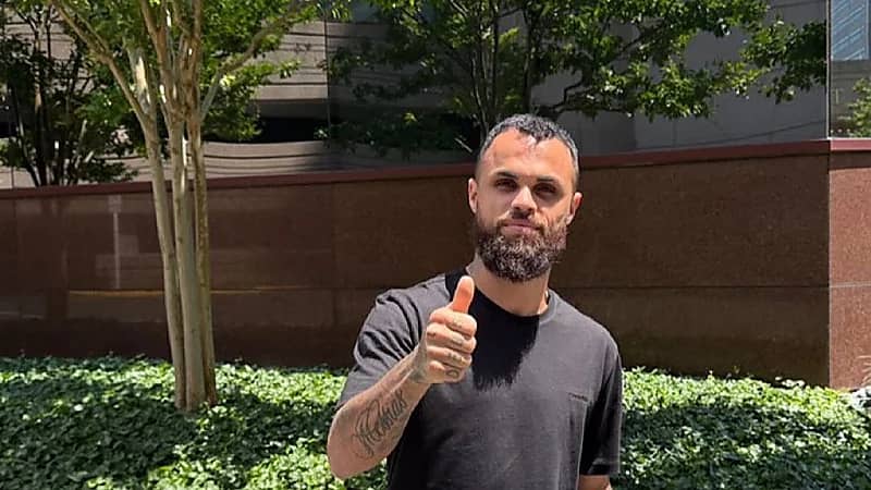 ميشيل يزور لاعبي الهلال .. صورة