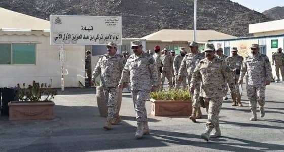 بالصور.. الفريق الناهض يتفقد قوات الحرس الوطني في نجران