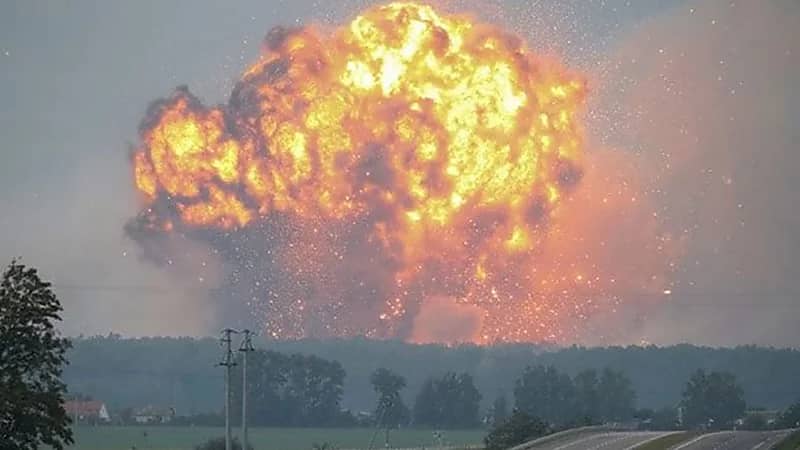 انفجارات عنيفة تهز مدينة روسية وأجهزة الإنذار تنطلق في السيارات