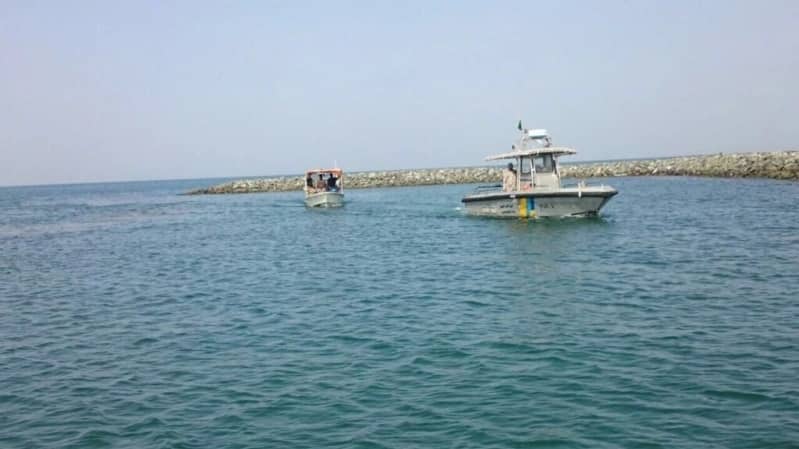 انتشال جثة غريق يمني من شاطئ البطن الصغير بجازان