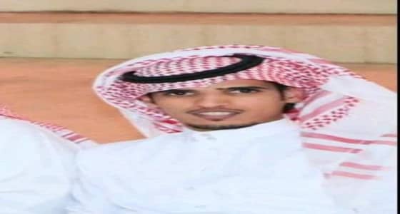 عيسى الرشيدي ينال البكالوريوس في اللغة الإنجليزية