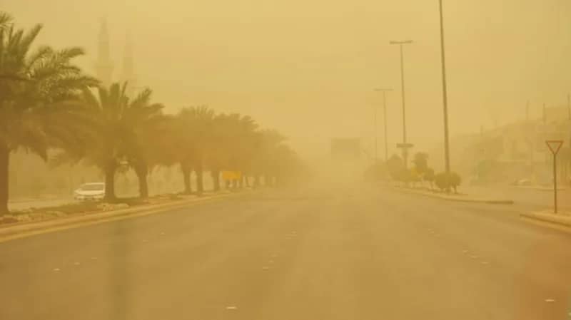رياح سطحية مثيرة للأتربة والغبار على مكة