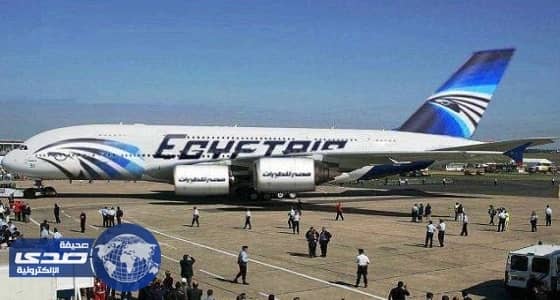 طوارئ في مطار القاهرة بعد العثور علي عبارة تهديد بحمام طائرة باريس