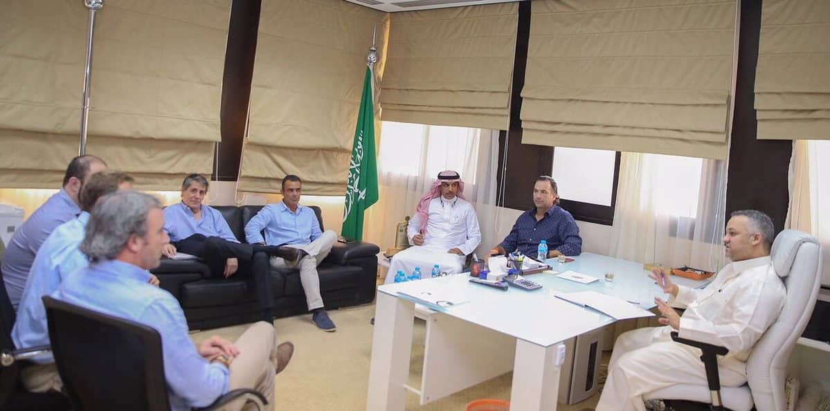 رئيس اتحاد كرة القدم يستقبل " خوان بيتزي " بمقر الاتحاد