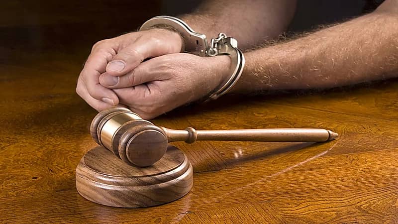 محاكمة "سائق" خنق طفلا بعدما فشل في اغتصابه