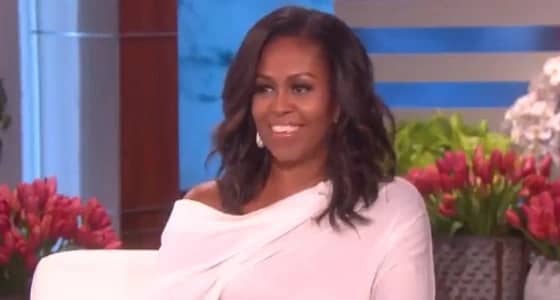 بالفيديو.. ميشيل أوباما تكشف عن هدية ميلانيا ترامب المحرجة