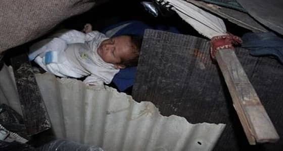 بالفيديو.. قناص من حزب الله فوق مبنى يستهدف المواطنين الأبرياء