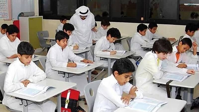 دخول الطلاب في إجازة نهاية الأسبوع المطولة قبل الأخيرة