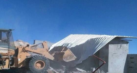 أمانة الطائف تزيل تعديات عشوائية ومخالفات بالسيل الصغير