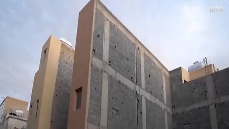 شاهد.. تصميم المنزل الأكثر غرابة في المملكة: عرضه مترين وطوله 16 مترا