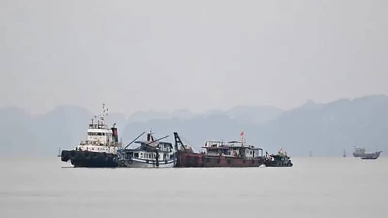 عاصفة رعدية تتسبب في انقلاب سفينة سياحية ومقتل 38 شخصًا في فيتنام