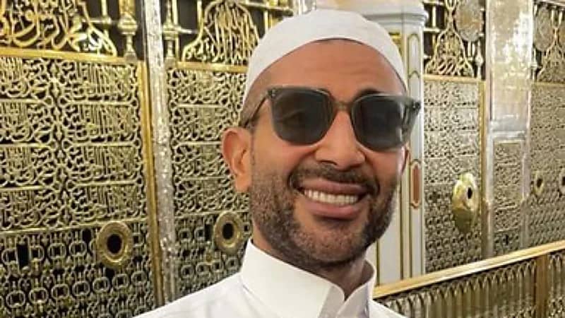 أحمد سعد يتخلى عن الوشم ويظهر بروحانية في المدينة المنورة.. صور