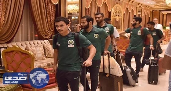 الأخضر يبدأ أولى تدريباته بسياج أمني