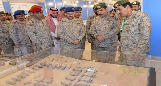 بالصور.. الرويلي يزور معرض دعم التصنيع المحلي للخدمات الطبية