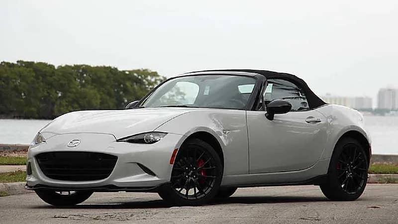 مازدا تطرح مياتا MX-5 حصريًا بناقل حركة يدوي