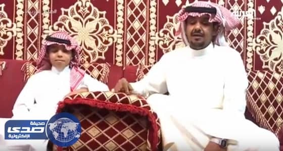 بالفيديو.. تفاصيل سقوط طفل أثناء إلقاء قصيدة وطنية