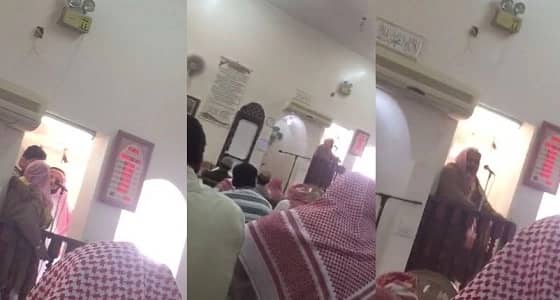 تفاصيل جديدة حول الرجل المسن الذي اعتلى منبر الخطبة بينبع